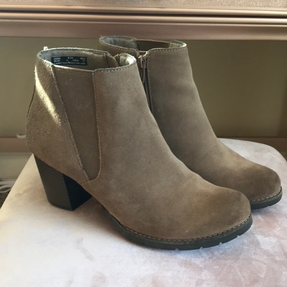 Clarks Shoes - Clark’s Genuine Suede Leather Ankle Boots/Booties